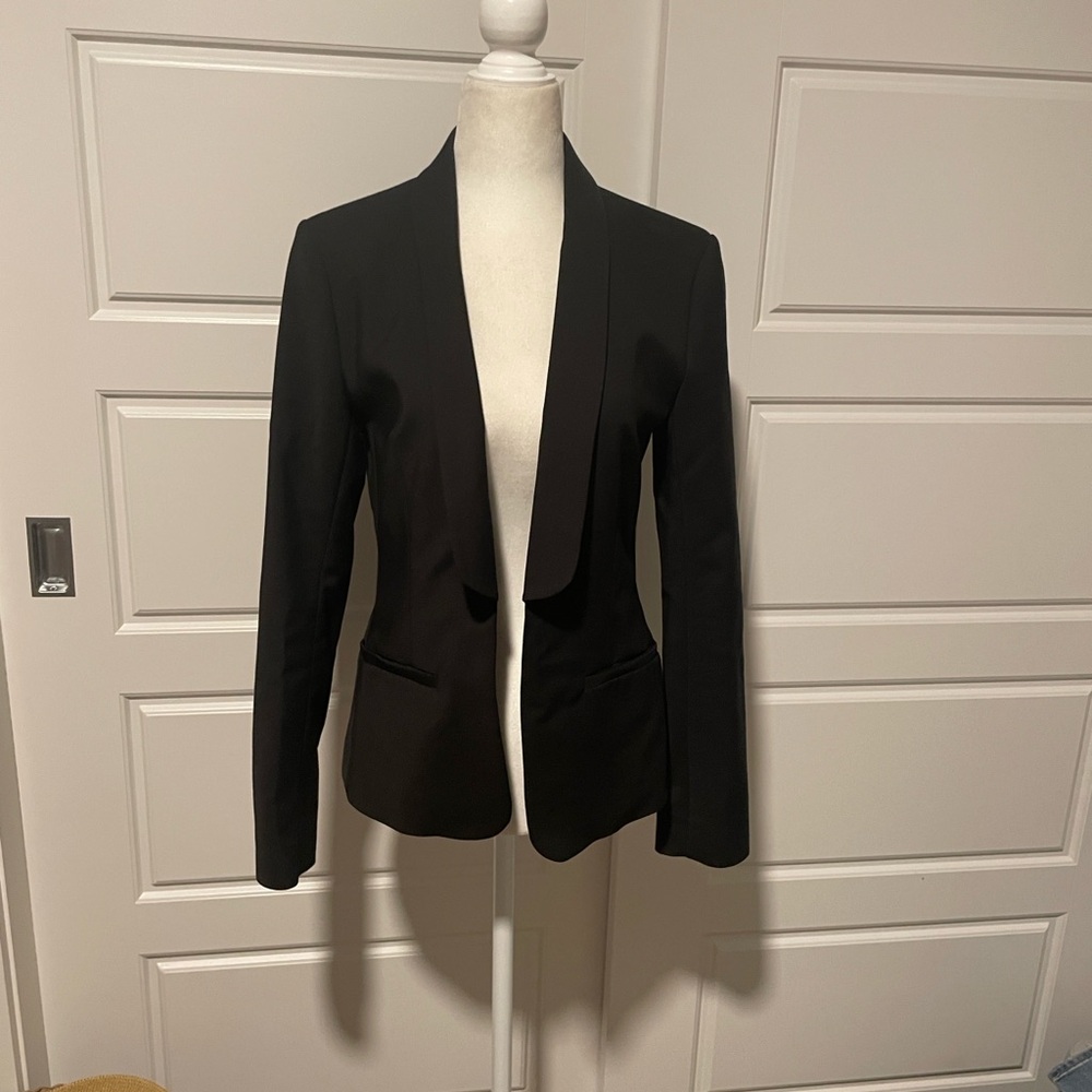 French Connection Classic Elegant Black Blazer 
Open Front Long Lapels
Size S